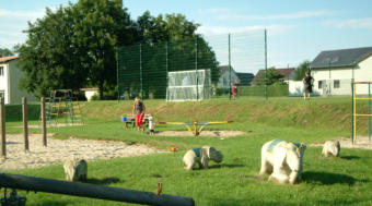 der Spielplatz und Fußball "Bolzplatz"